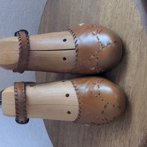 Kenzie tan leather upper size 7.